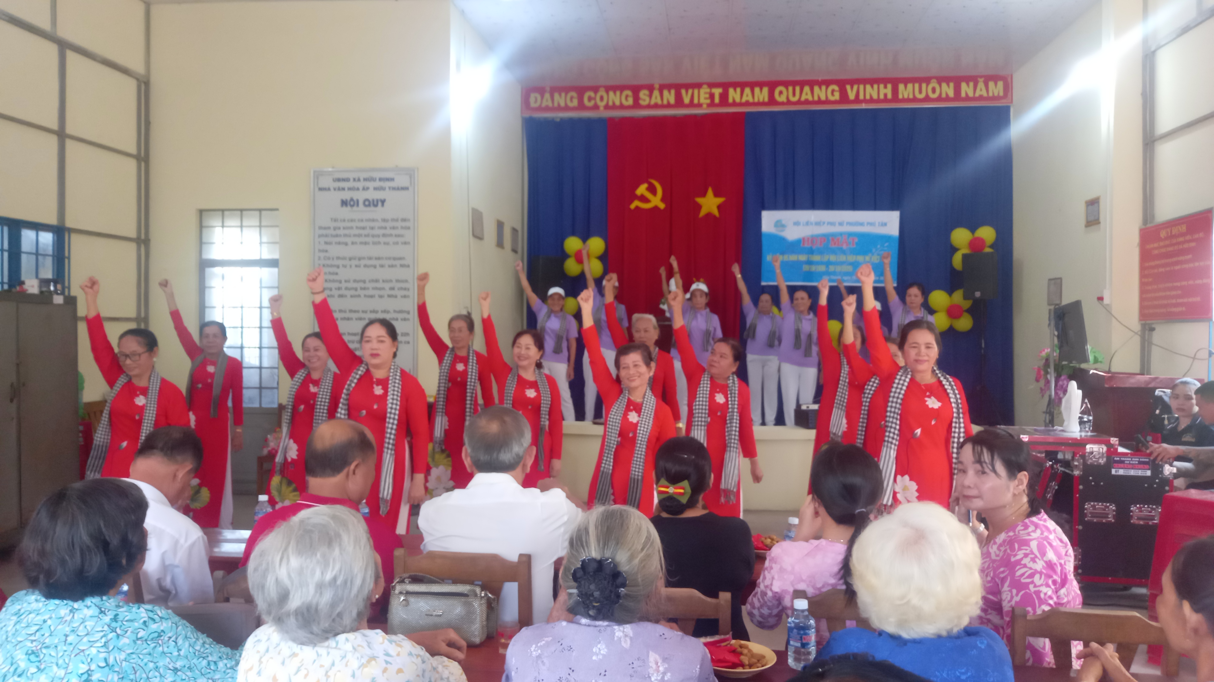 Chi hội Phụ nữ khu phố Hữu Thành tổ chức kỷ niệm 95 năm Ngày thành lập Hội Liên hiệp Phụ nữ Việt Nam (20/10/1930 – 20/10/2025) và 15 năm Ngày Phụ nữ Việt Nam (20/10/2010 - 20/10/2025)