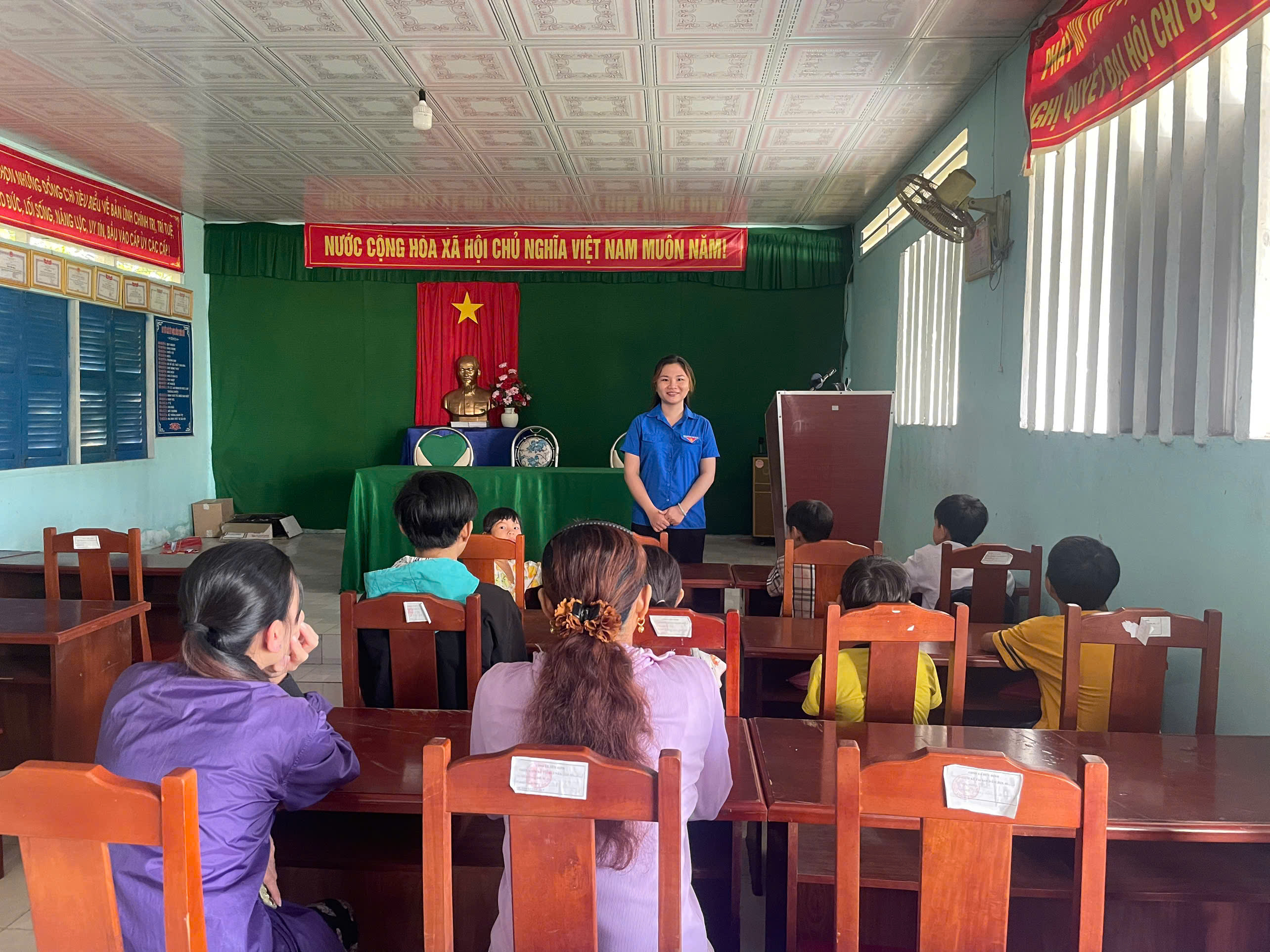 Khu phố Phước Thiện khai giảng lớp ôn tập miễn phí dành cho học sinh tiểu học có hoàn cảnh khó khăn