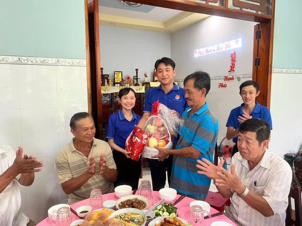 Đoàn phường Phú Tân tổ chức "Bữa cơm tri ân" nhân dịp ngày Thương binh - Liệt sĩ 27/7