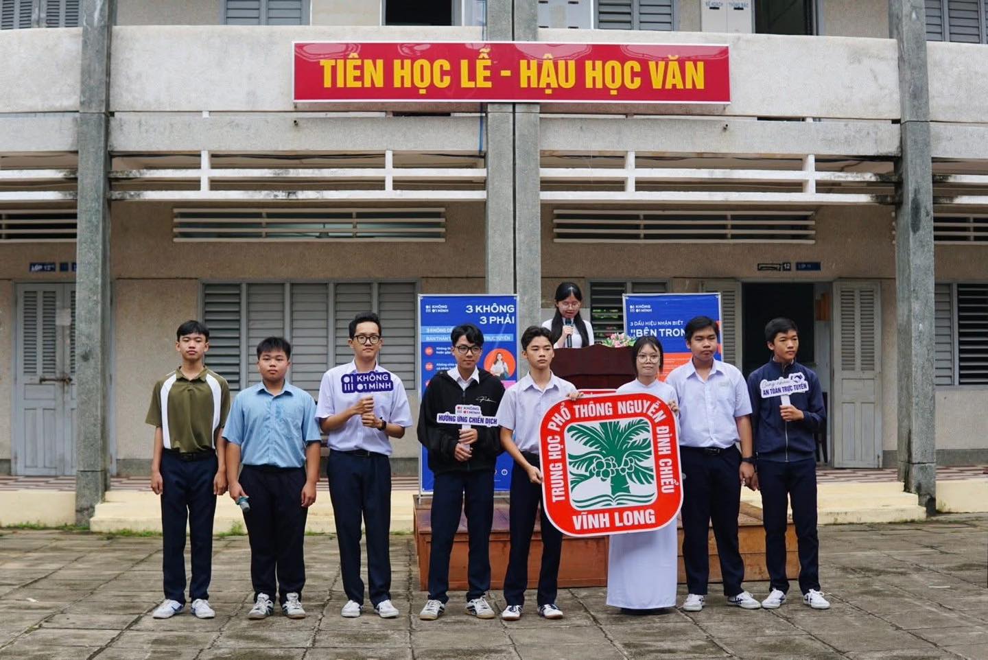  Chiến dịch "Không một mình - Cùng nhau an toàn trực tuyến" 