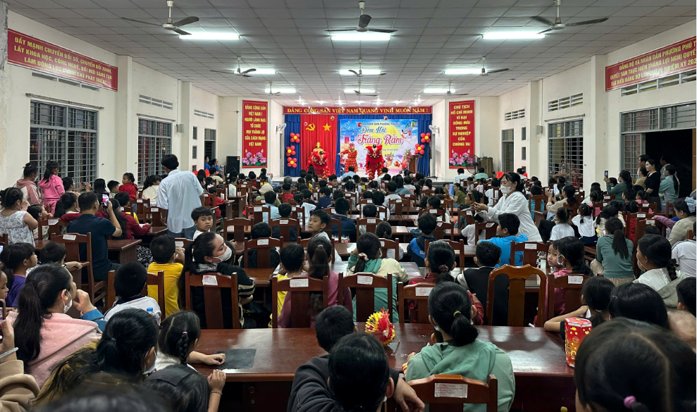 “Đêm hội trăng rằm năm 2025 – Mùa trung thu đầy ấp tiếng cười trẻ thơ ở phường Phú Tân