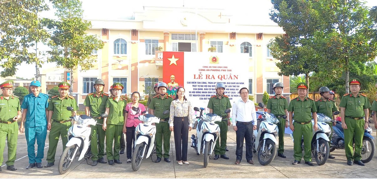 Ông Nguyễn Minh Phương, Phó Bí thư Đảng ủy, Chủ tịch UBND phường Phú Tân dự và chỉ đạo Lễ ra quân thực hiện cao điểm tấn công, trấn áp tội phạm, bảo đảm an ninh trật tự dịp Tết Nguyên đán Bính Ngọ 2026