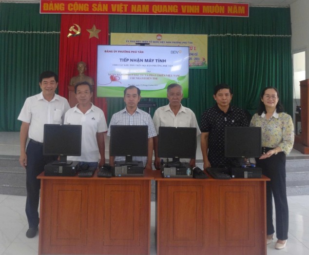 Tiếp nhận máy tính từ Ngân hàng thương mại cổ phần đầu tư và phát triển Việt Nam – chi nhánh Bến Tre